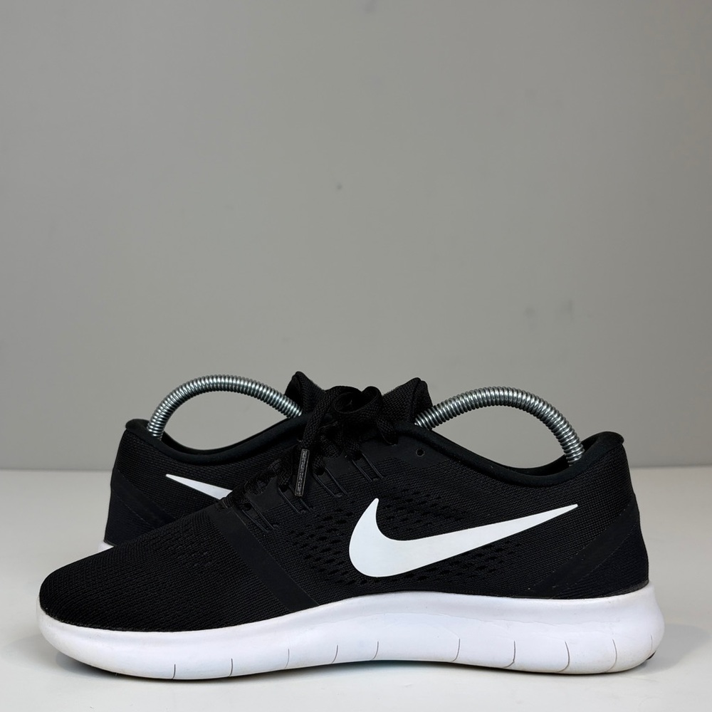 Nike Women’s Free Run Black & White Sneakers SZ 9.5 - Picture 6 of 9